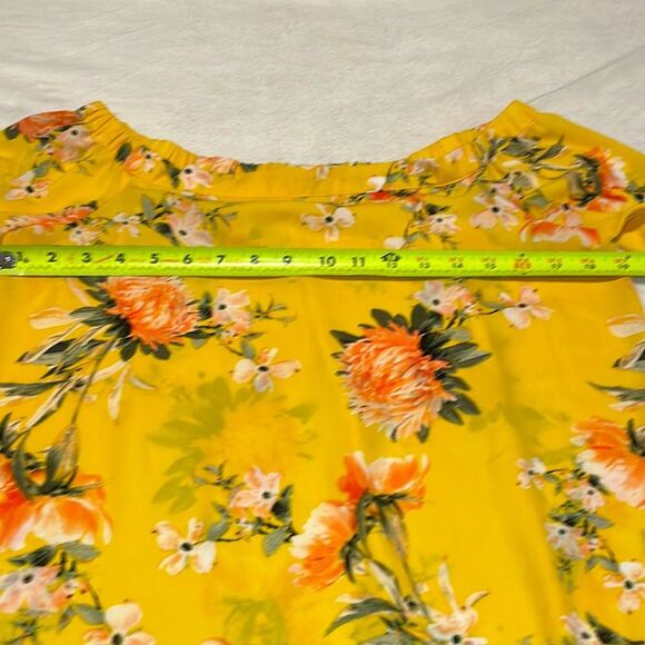 Rose + Olive- Yellow Floral Print Blouse- On or Off the Shoulders- Size Medium - Picture 4 of 9